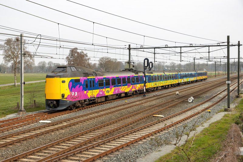 De doorkomst van de trein onderweg vanuit Onnen naar Het Spoorwegmuseum in Utrecht. (Foto: Iwan B�gels)