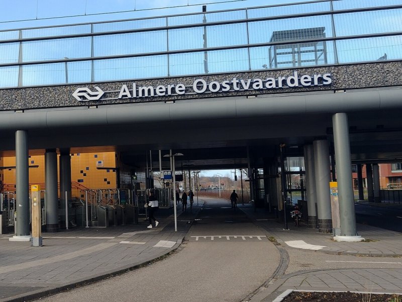 Het station van Almere Oostvaarders. (Foto: Sneeuwvlakte (CC BY-SA))