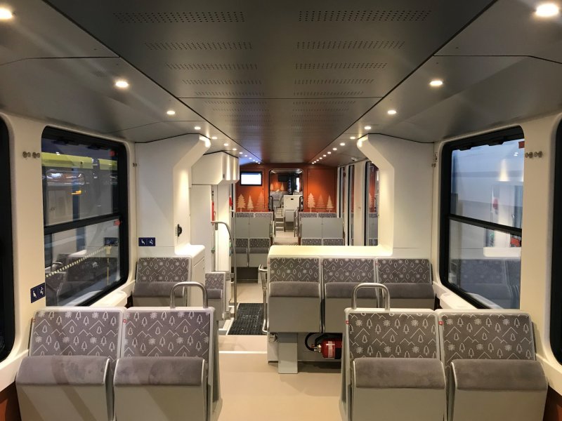 Het interieur van de nieuwe Polaris-tandradtrein. (Foto: Stadler Rail)
