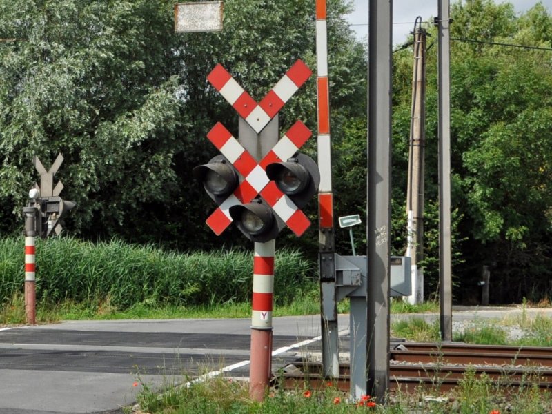 Een archieffoto van een spoorwegovergang in Belgi�. (Foto: Marc Ryckaert)