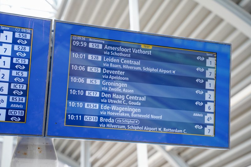 Een impressie van lijnnummers op een vertrektijdenbord. (Foto: NS / Arno Leblanc)