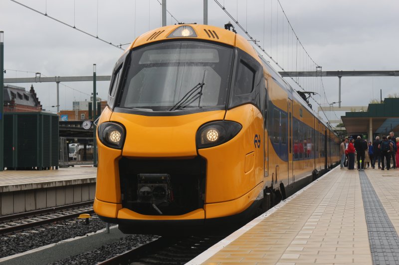 De ICNG maakte afgelopen zaterdag zijn entree op station Groningen, waar iedereen kennis kon maken met deze moderne trein. (Foto: (c) Treinenweb.nl)