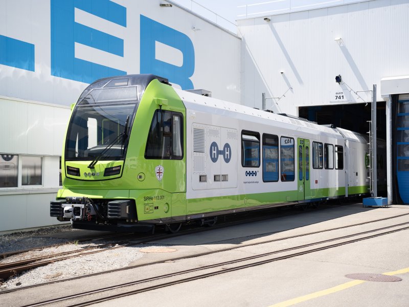 De nieuwe smalspoor-waterstoftrein die door Stadler is geproduceerd. (Foto: Stadler Rail)