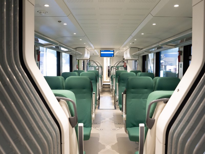 Het interieur van de trein. (Foto: Stadler Rail)