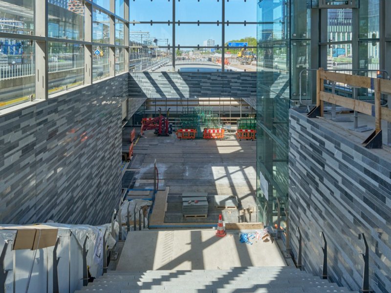 Ook de trappen naderen al de voltooiing. (Rechten: Marcel Steinbach / Infra Communicatie)