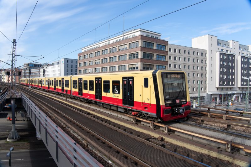 De nieuwe treinen zullen een doorontwikkeling worden op de 483/484 serie. (Foto: Deutsche Bahn AG / Volker Emersleben )