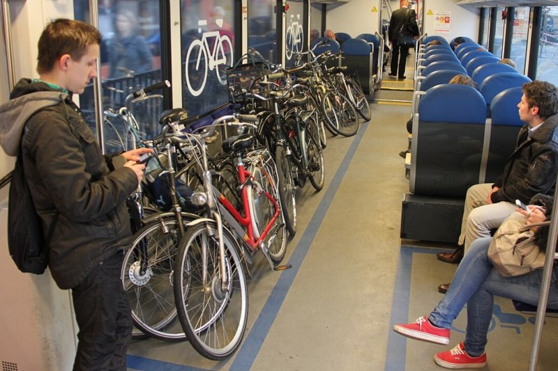 Een archieffoto van een Merwedelingelijn-treinstel met fietsen aan boord. (Foto: Maurits90)