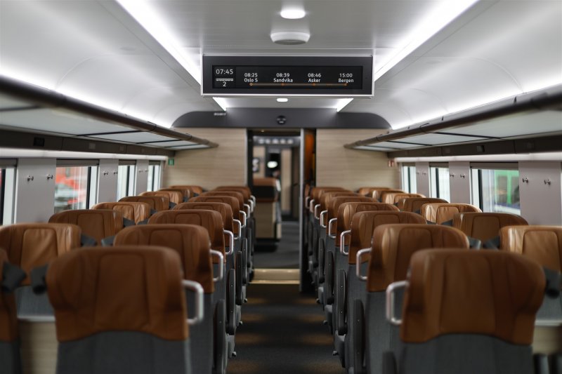 De tweede klas met comfortabele losse standaardstoelen. (Rechten: Stadler Rail / Pedro Becerra)