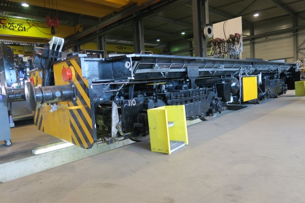 Het door Tata Steel bewerkte chassis waar door Bemo de nieuwe locomotief op gebouwd wordt. Deze is van een eerdere diesel-elektrische locomotief variant geweest. (Rechten: Bemo Rail)